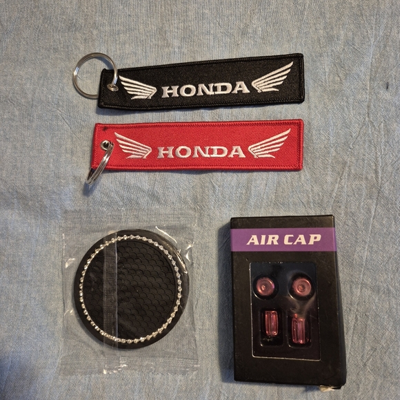 NIP Honda Accessories 2 keychains,2 Coasters & 4 Valve Stem Covers - Picture 1 of 8